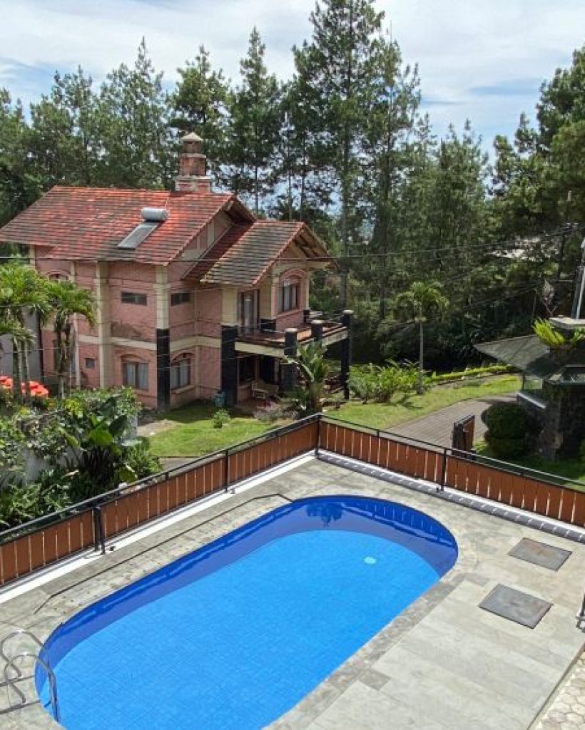 Kolam-Renang-Villa-Petra-VIB-02